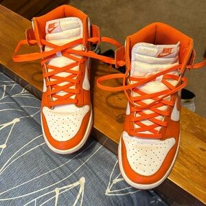 Syracuse dunks size 9